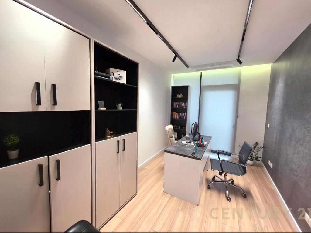 LAKE VIEW, OFFICE FOR RENT AT LAKE VIEW