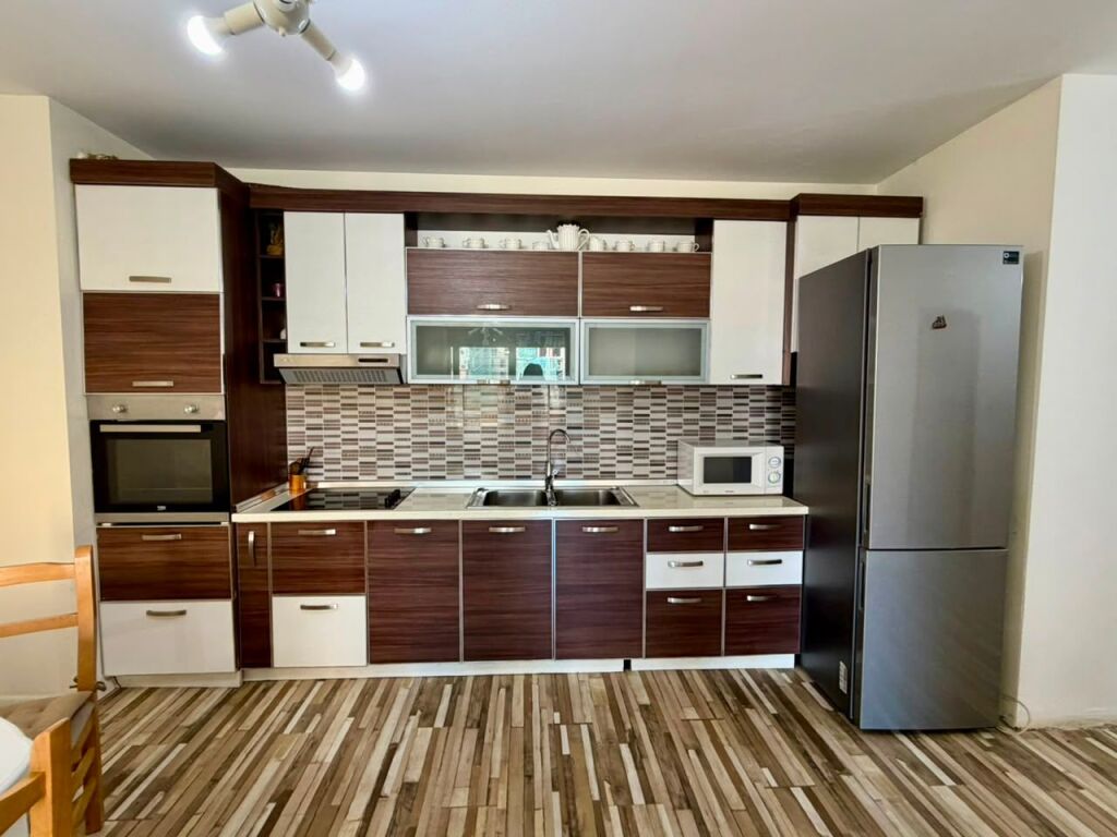 Apartament 2+1+2 per shitje , te rrethrrotullimi Komuna e Parisit