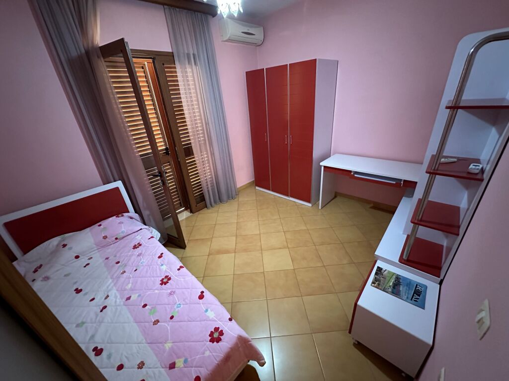 Apartament 3+1 me qera tek Rrethrrotullimi i Shkozes