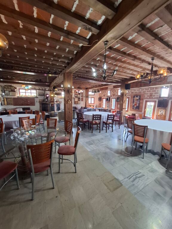 BAR-RESTORANT ME QIRA, VENDOSUR TEK RRETH-RROTULLIMI I SHKOZES!