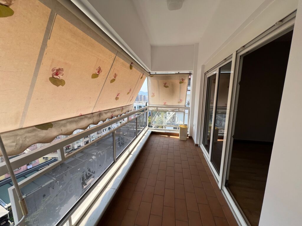 Shitet apartament 2+1 Oxhaku, Tirane