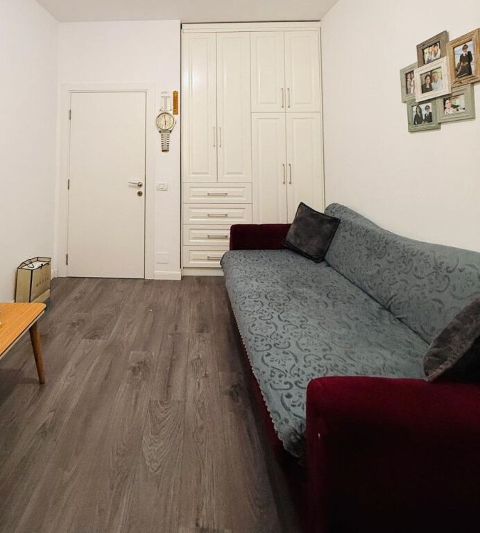 Shitet apartament 2+1+2 tek Pallatet Cabej , Yzberisht , Misto Mame .