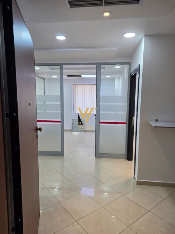JEPET ZYRE 95 M2 ME QIRA TE KULLAT BINJAKE 1.700 EURO