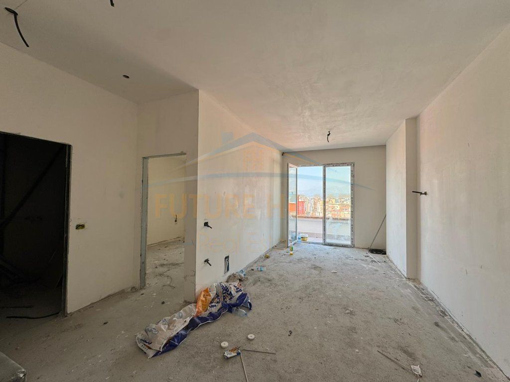 Shitet, Apartament 1+1, Yzberisht, Tiranë.