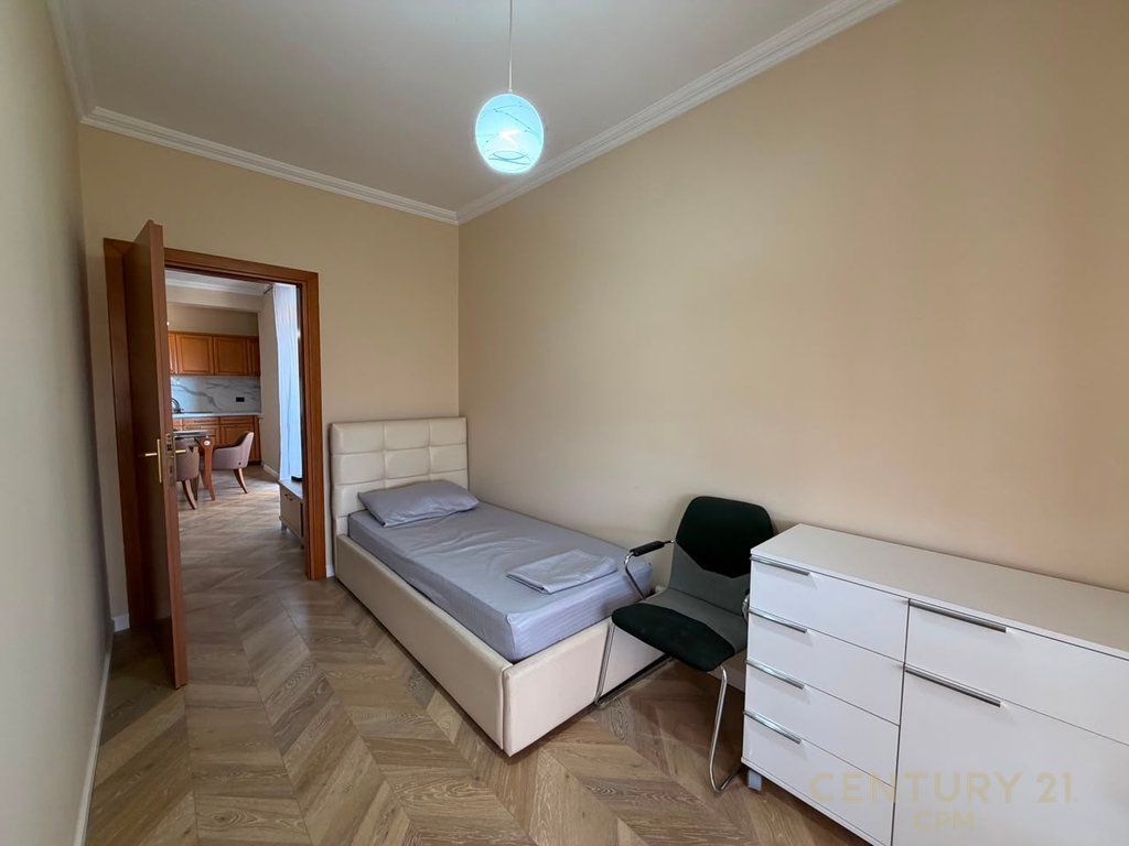 Apartament 4+1 per qira tek ish Ekspozita 1,400 € /Muaj 130,000 Lekë /Muaj