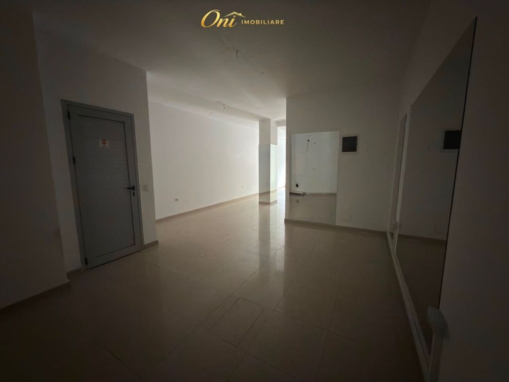 MUNICIPALITY OF PARIS, SHOP FOR RENT