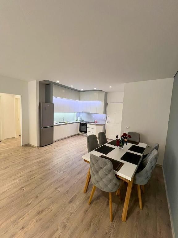 Shitet Apartament 2+1  SARANDE