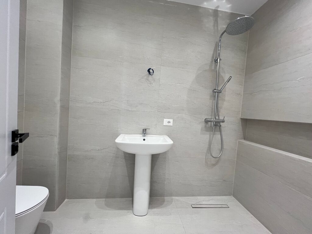 Shitet apartament 2+1 Rezidenca Albulena Paskuqan