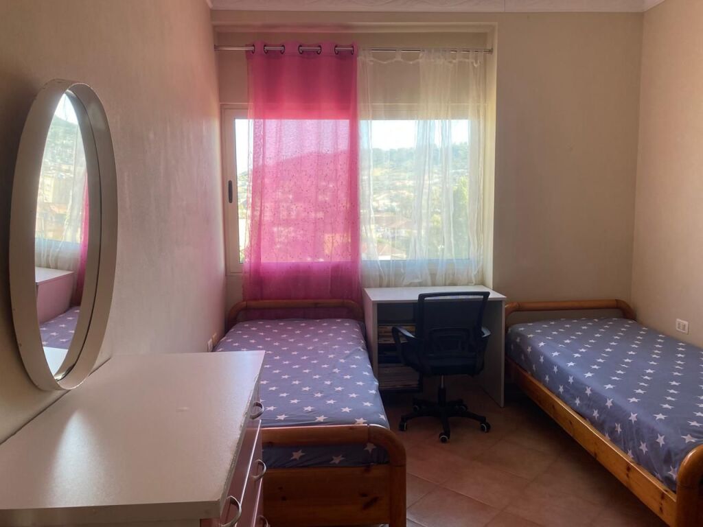 Shitet apartment 2+1+2 . Prane pallateve Çabej