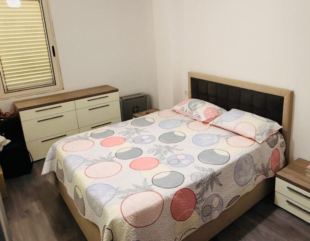 Shitet apartament 2+1+2 tek Pallatet Cabej , Yzberisht , Misto Mame .