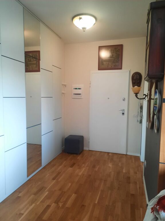 Qera | Apartament 2 + 1 | Rruga e barrikadave | 700 €/muaj