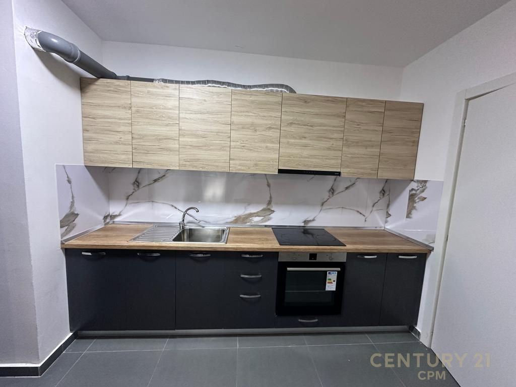 Apartament 3+1 Me Qira Rruga 5 Maji