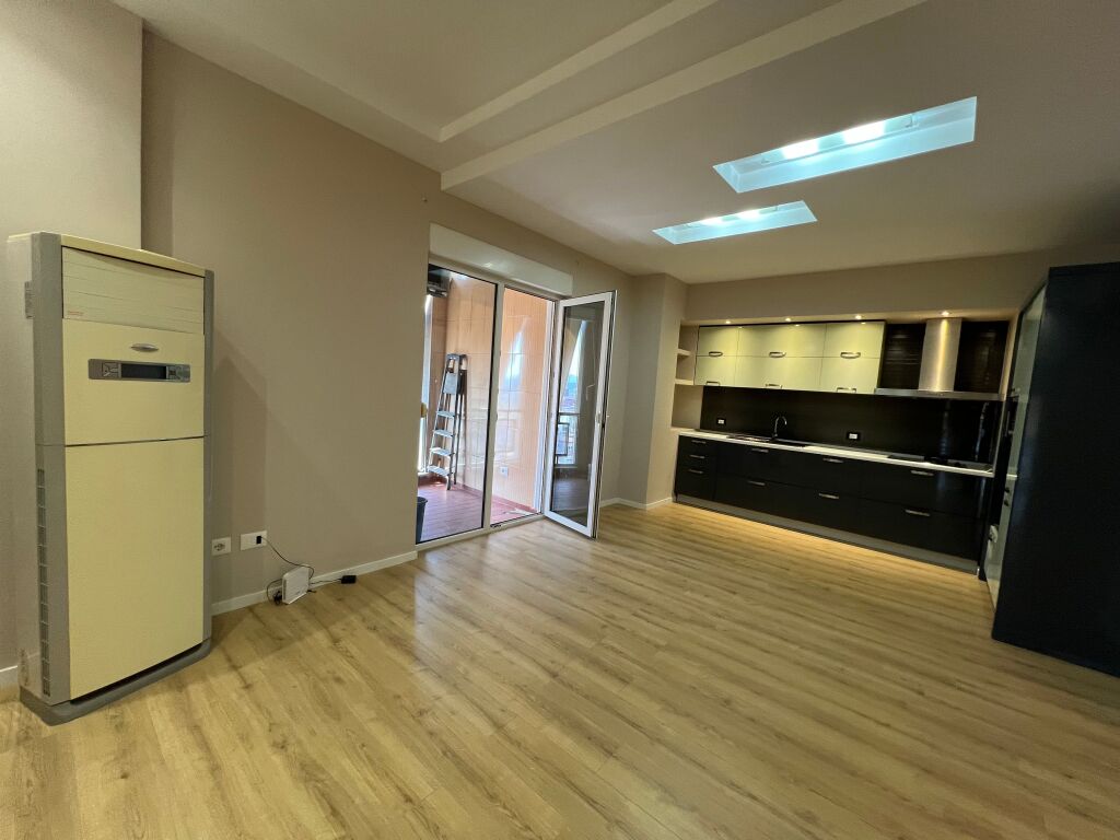 Shitet apartament 2+1 Oxhaku, Tirane