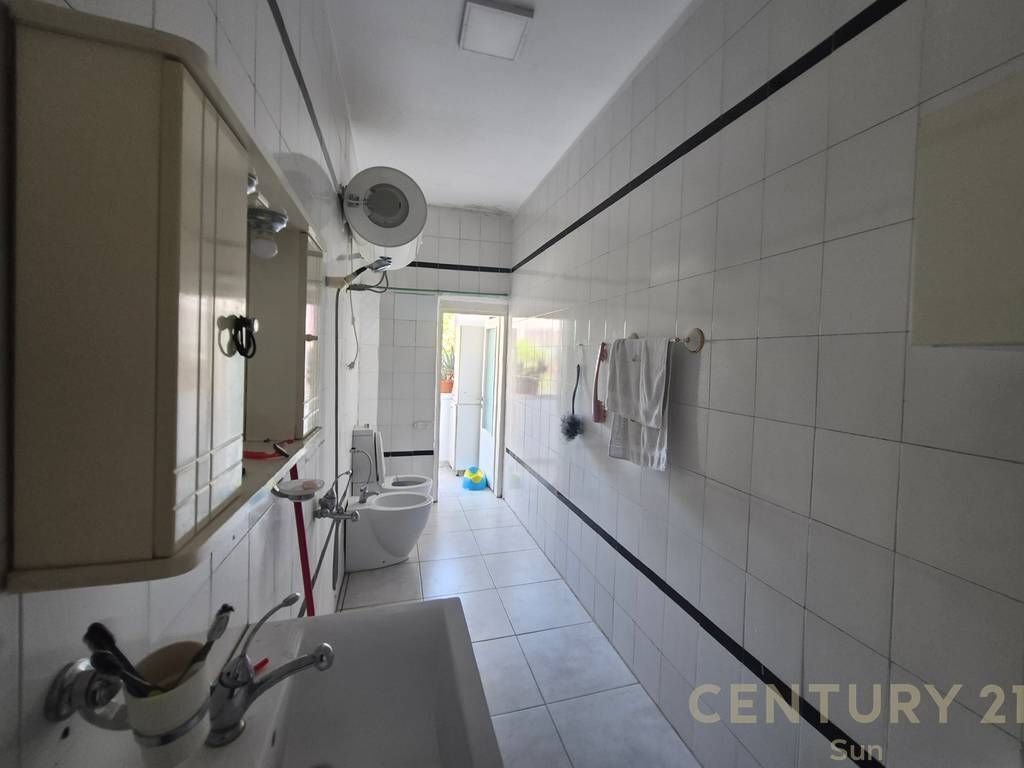 Apartament 3+1+2 Ballkone per shitje te Vasil Shanto