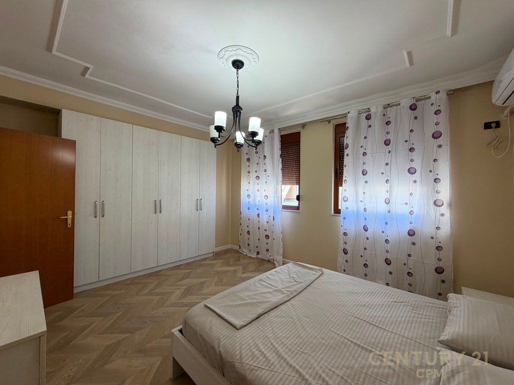 Apartament 3+1 per qira tek ish Ekspozita