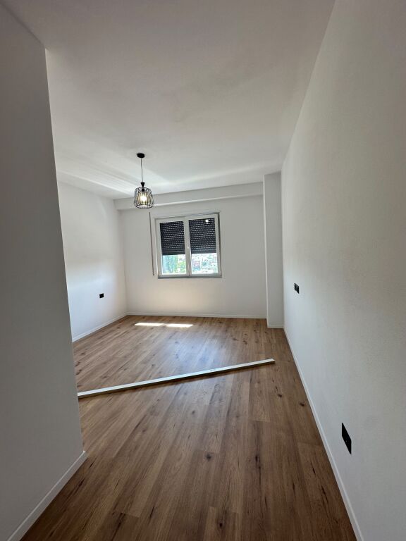 Apartament me qera 2+1