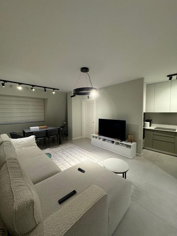 Shitet Apartament 2+1