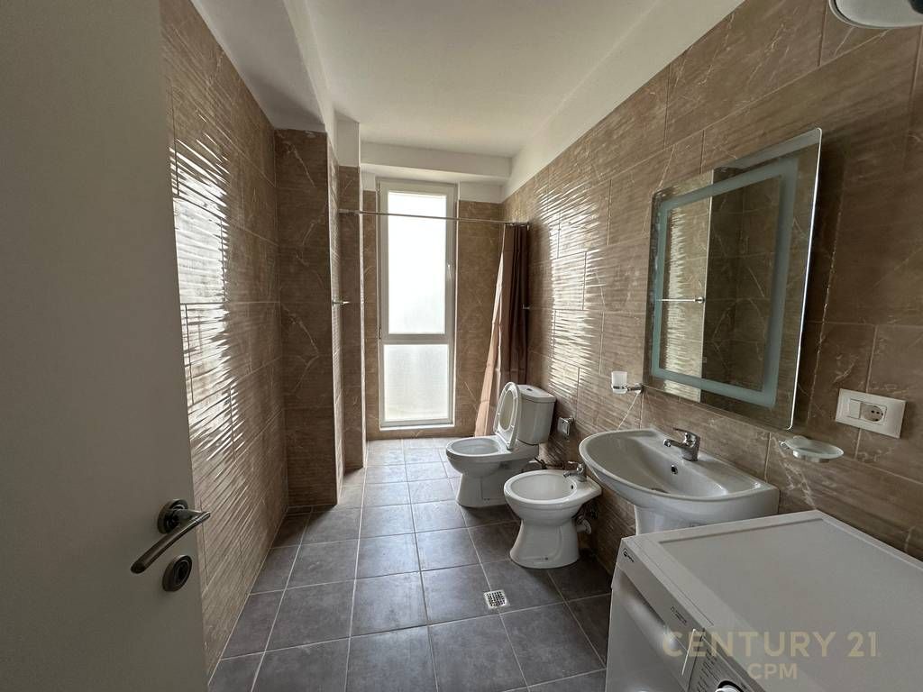 Jepet me Qera Apartament 3+1 I sapo Investuar, Rruga 5 Maji