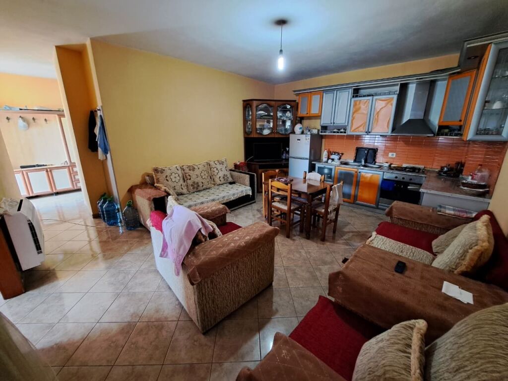 Apartament 2+1 ne Shitje ne Astir, Prane Rrethrrotullimit 