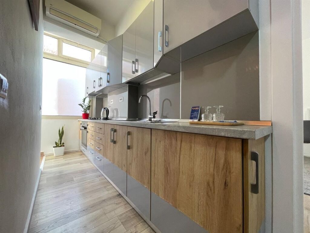 APARTAMENT ME QERA 1+1 MYSLYM SHYR 65.000 LEKE FH-91703