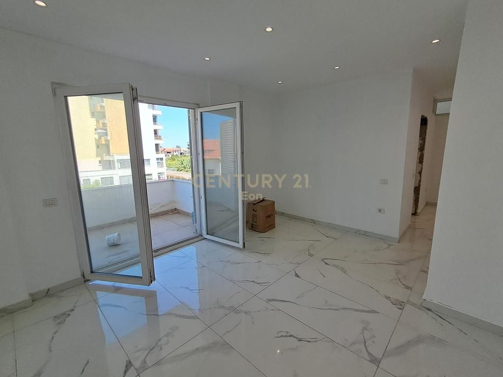 VENDESI APPARTAMENTO 3+1+2 (+4 BALCONI) A PLAZH ILIRIA !