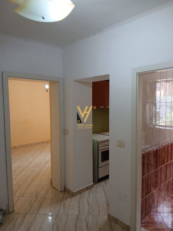 JEPET GARSIONERE 45 M2 ME QIRA TE RR.HOXHA TAHSIM 42.000 LEKE
