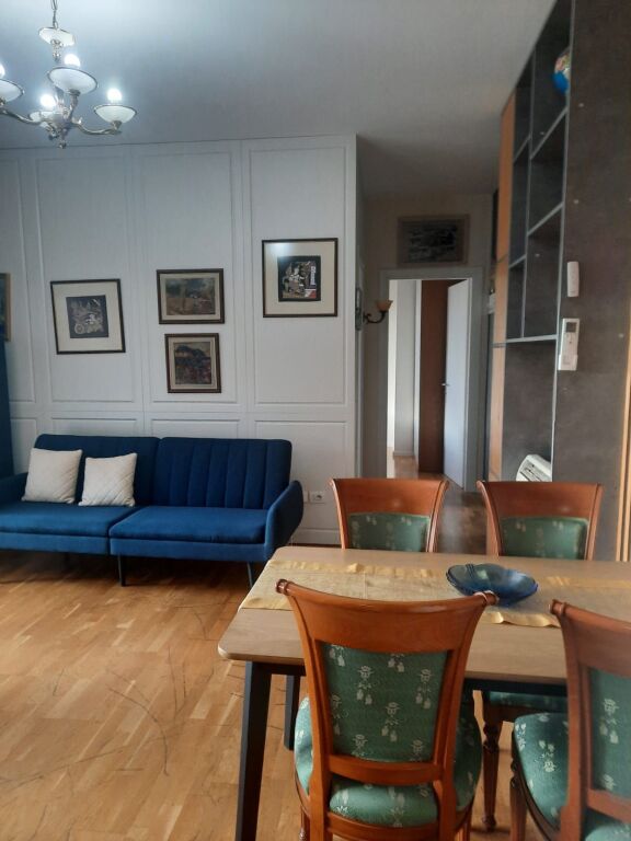 Qera | Apartament 2 + 1 | Rruga e barrikadave | 700 €/muaj