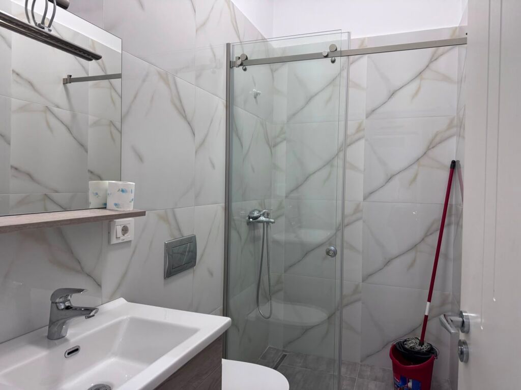 Apartament 2+1+2 per qira, Liqeni i Thate !