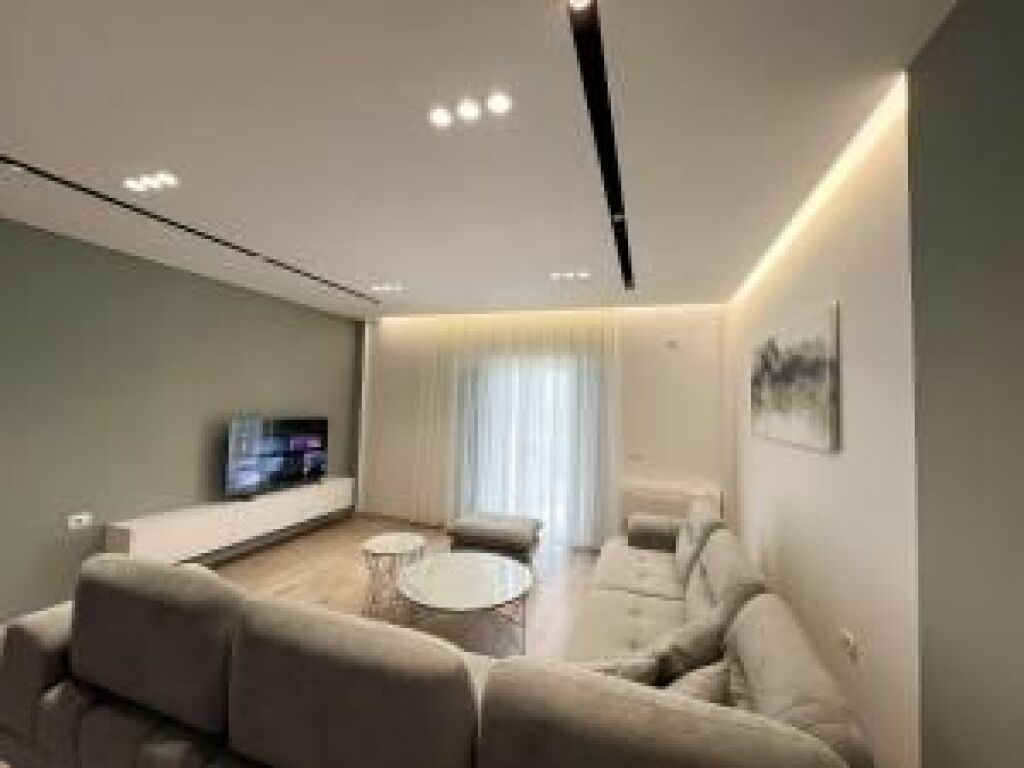 Shitet Apartament 2+1  SARANDE