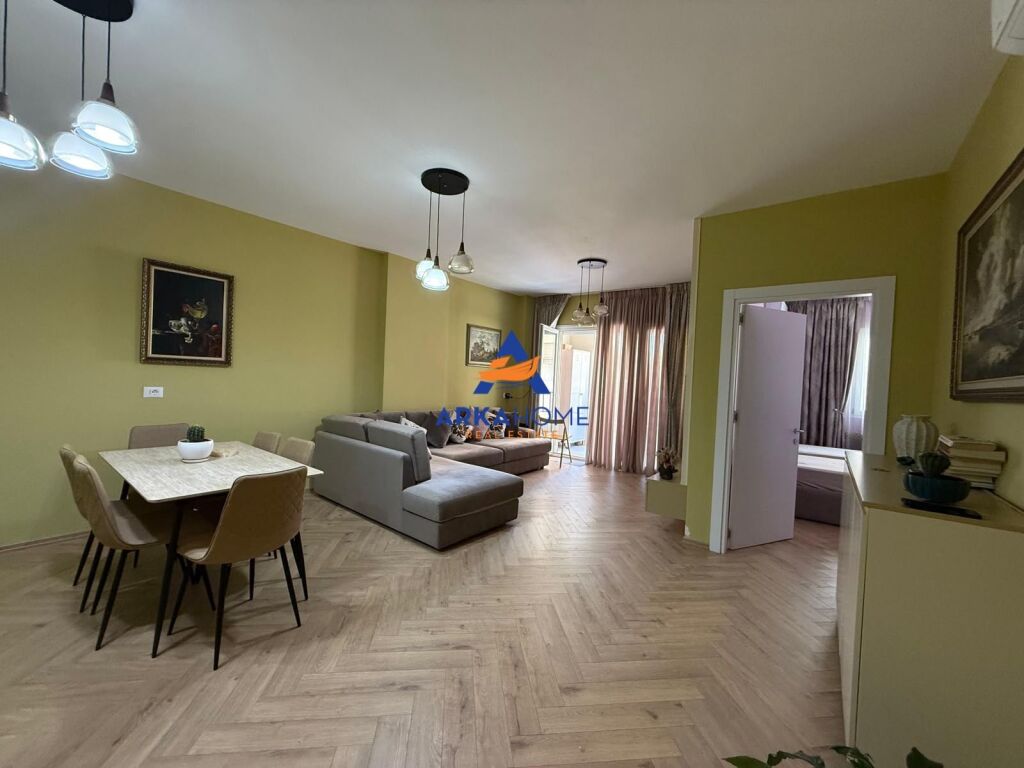 SHITET APARTAMENT 1+1+BALLKON "PAZARI I RI" 245.000 EURO