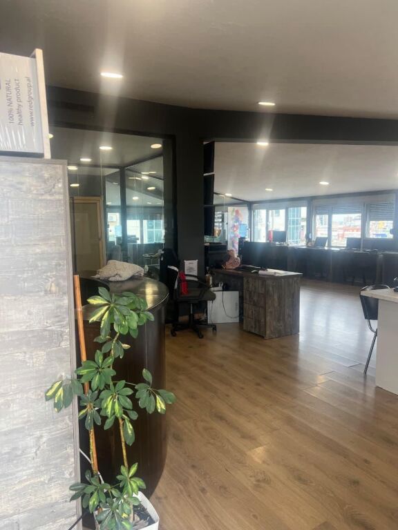 🏢 UFFICIO PREMIUM IN AFFITTO – VIA ELBASANI