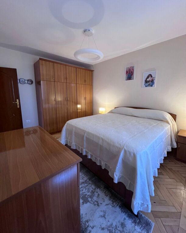 Jepet me qira apartament 2+1 te Rruga e Elbasanit!