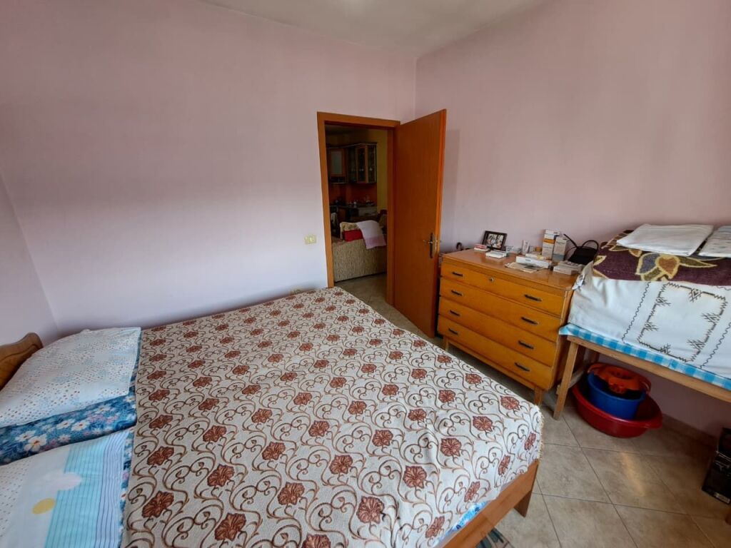 Apartament 2+1 ne Shitje ne Astir, Prane Rrethrrotullimit 