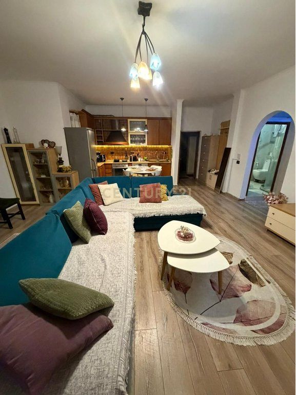 APARTAMENT 2+1 ME QIRA. SELITË-KODRA E DIELLIT.