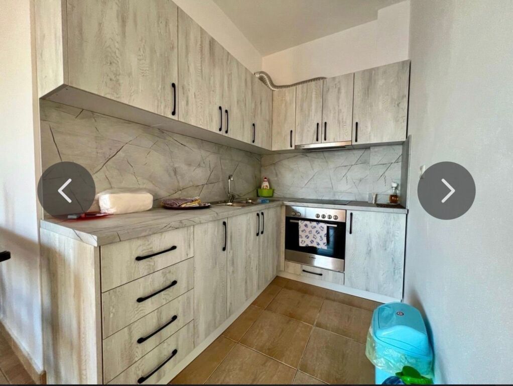 Jepen me qera 2 Apartamente me pamje deti
