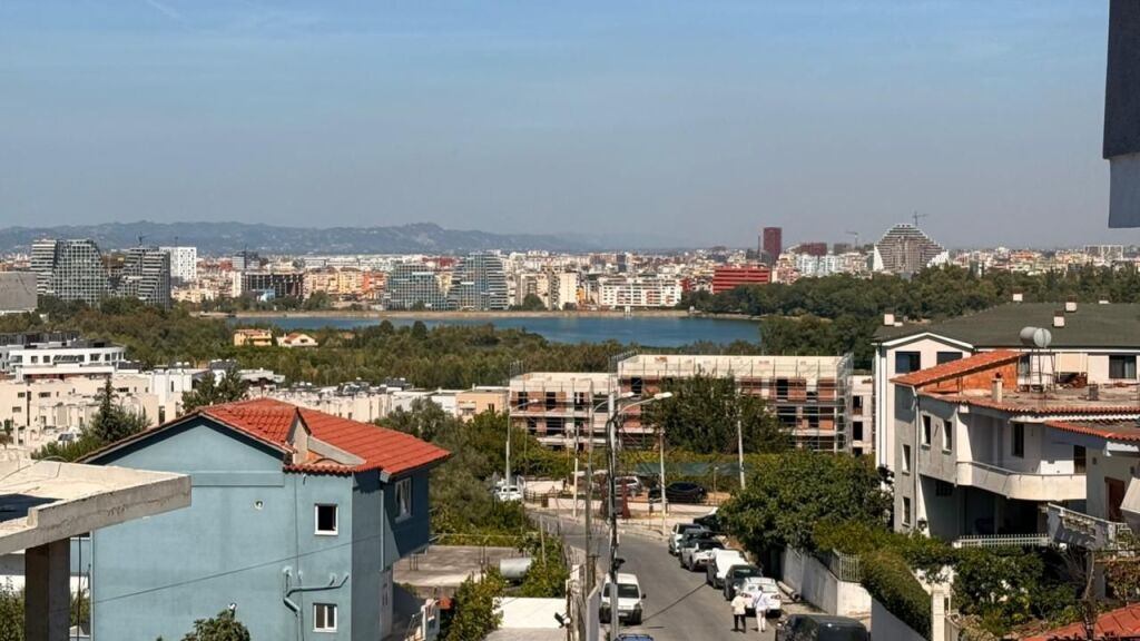 Apartament 3+1 me qira tek Liqeni i Thate, prane Spitalit te Kafsheve