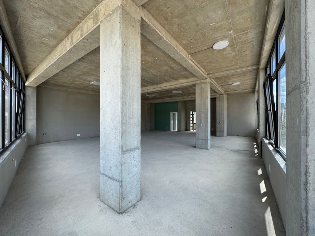 COMMERCIAL SPACE FOR RENT - 360 m² + 480 m² YARD | NEAR TEG, LUNDËR