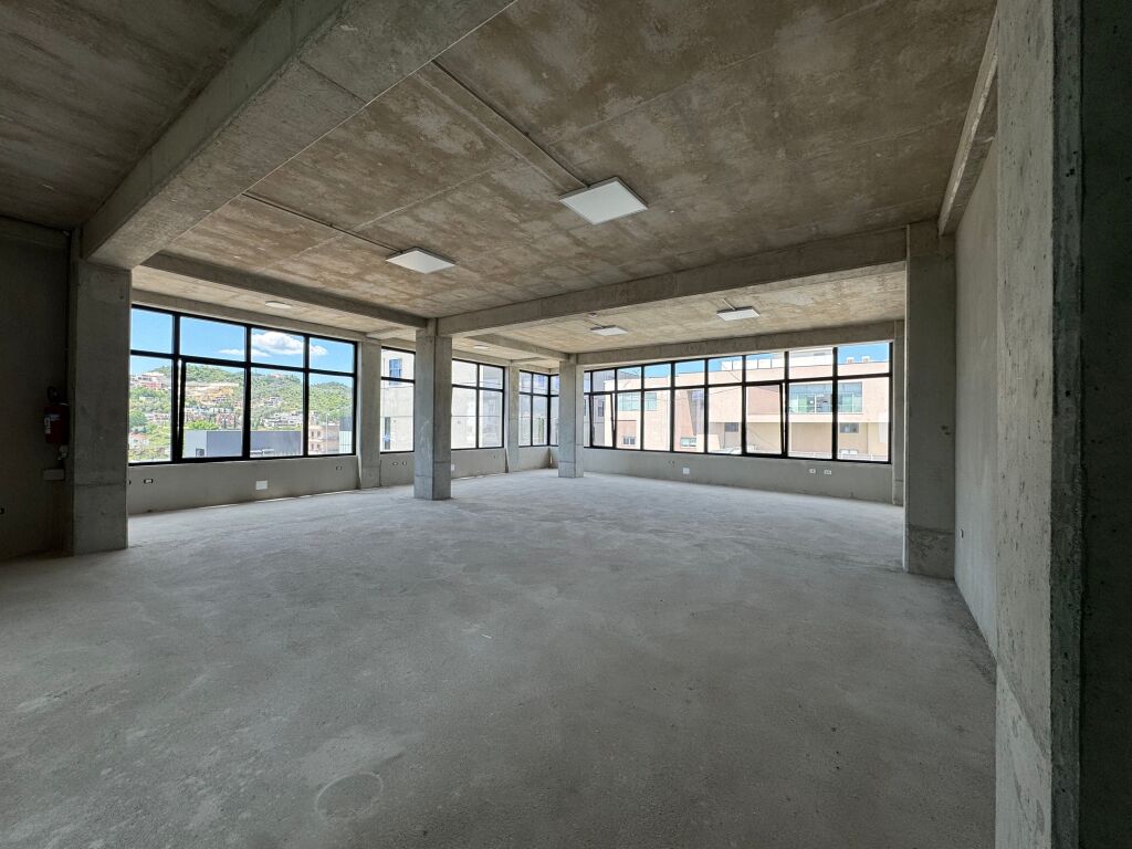 COMMERCIAL SPACE FOR RENT - 360 m² + 480 m² YARD | NEAR TEG, LUNDËR