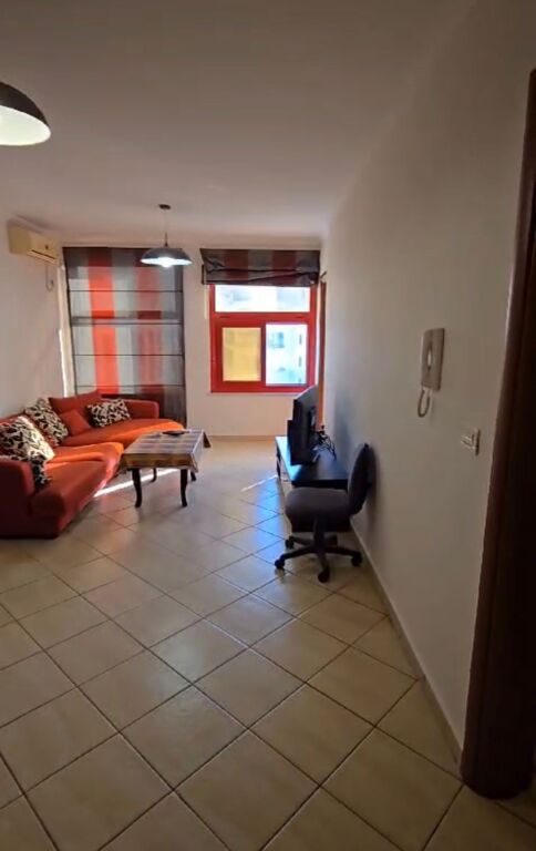 Apartment me qera tek Bashkia