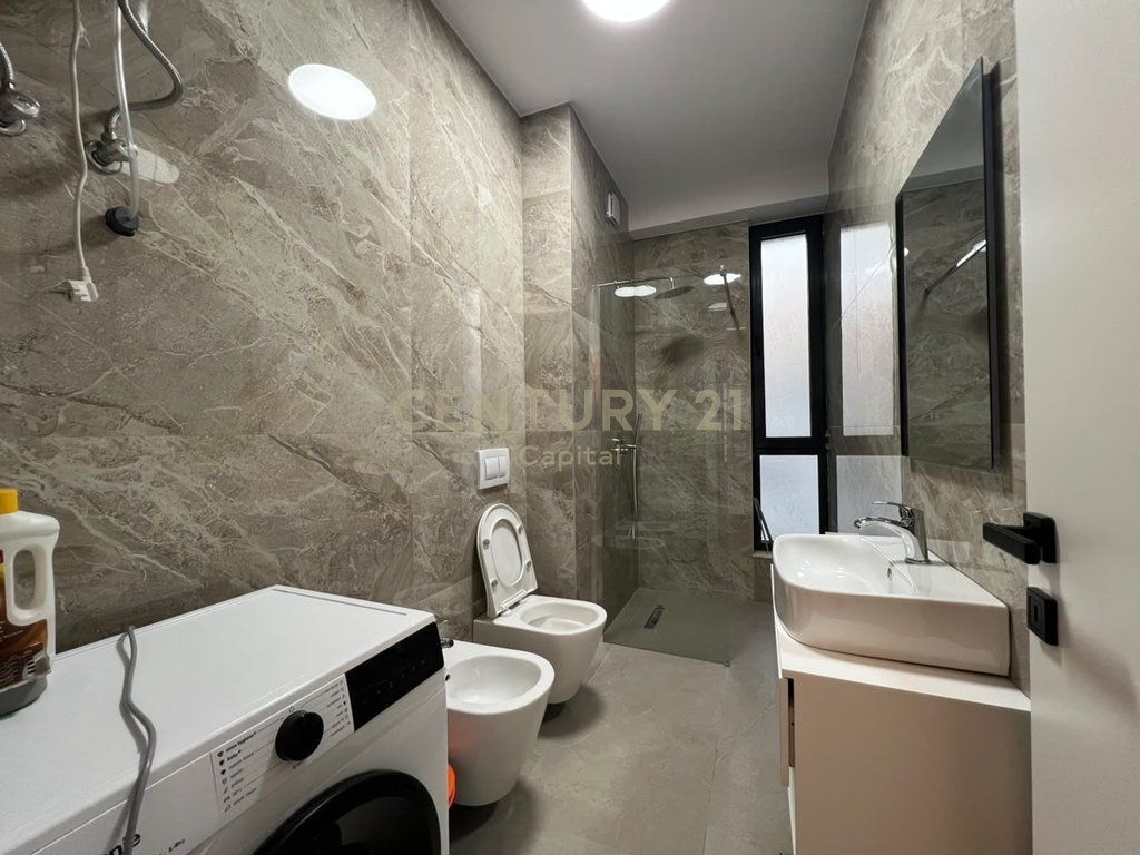 Appartamento 1+1 di lusso in affitto vicino a SPAK, edificio nuovo! 700 € /Mese 65.000 Lek /Mese