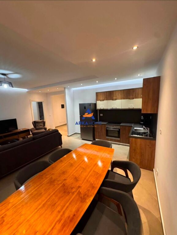 AFFITTASI APPARTAMENTO 2+1+BALCONE "AL RING CENTER, ZOGU I ZI" 1000 EURO