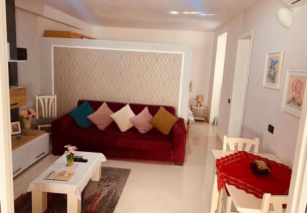 For rent entrance at Kavaja Street!
