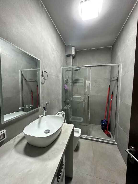 Apartament me qera 1+1