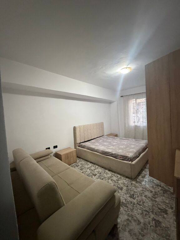 Jepet me qera te spitali Amerikan durres