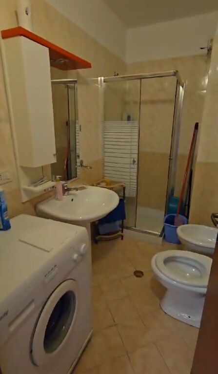 Apartment me qera tek Bashkia