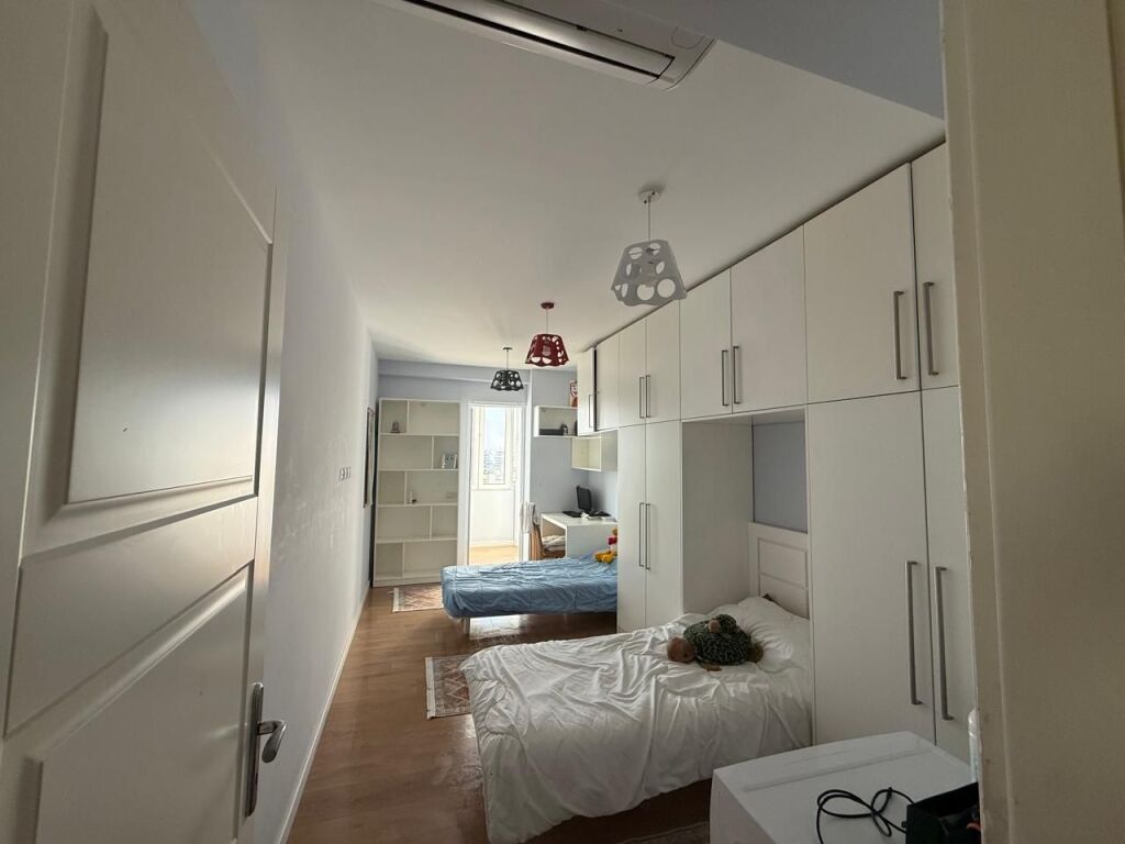 Super Appartamento 3+1+2 in affitto vicino al Centro di Tirana