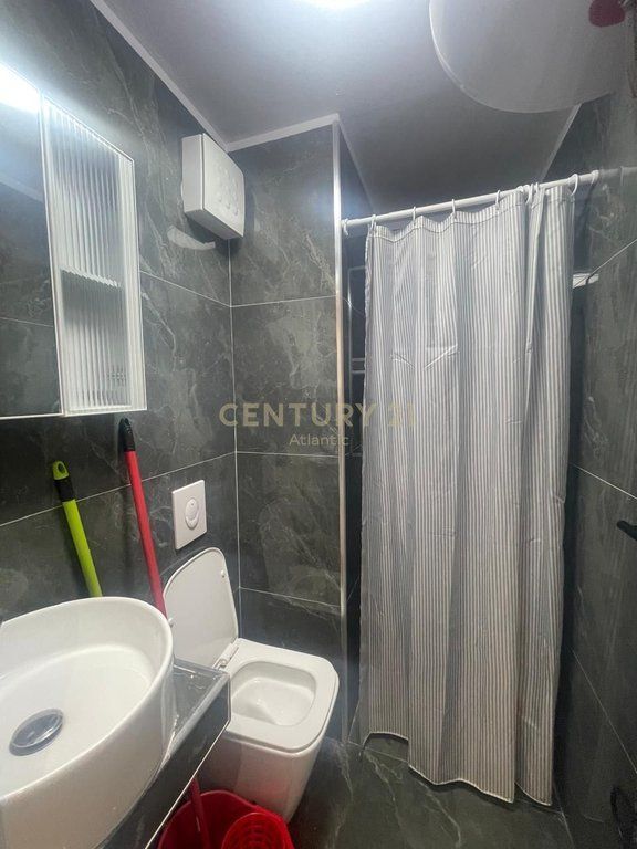 Jepet 2+1 me qira ne zonen e plazhit Durres te rrota e kuqe!