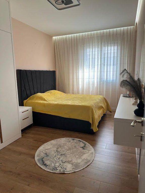 VENDESI 2+1 APPENA ARREDATO A DURRËS