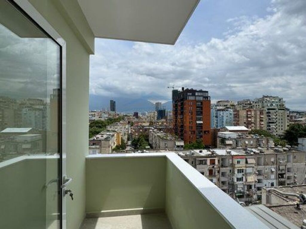 Shitet, Apartament 2+1, Myslym Shyri, Tiranë.