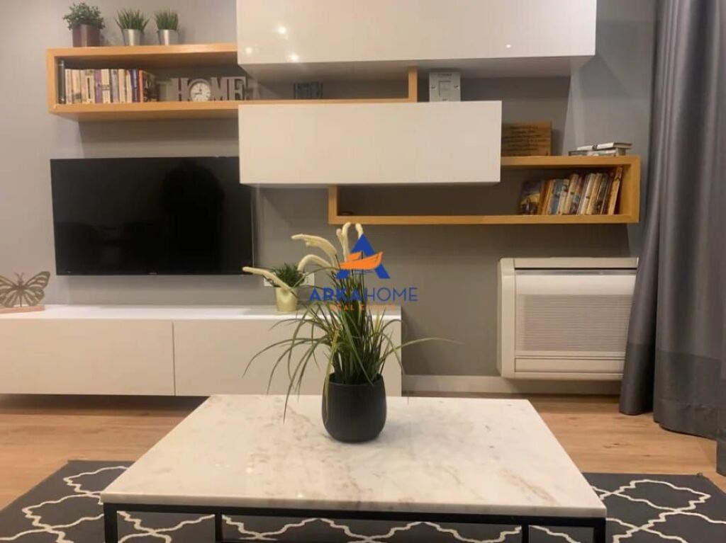 JEPET APARTAMENT ME QERA 2+1+BALLKON "RRUGA E KAVAJES" 75.000 LEKE